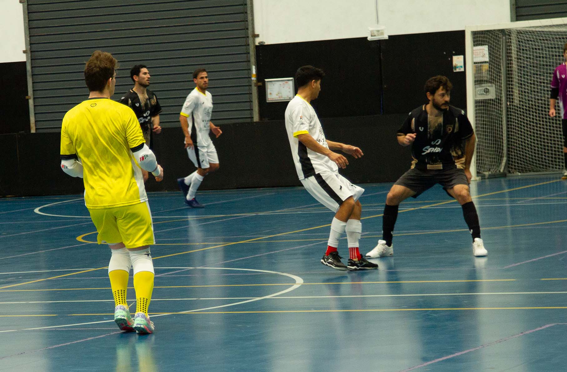 Elitefoot mens team in action.